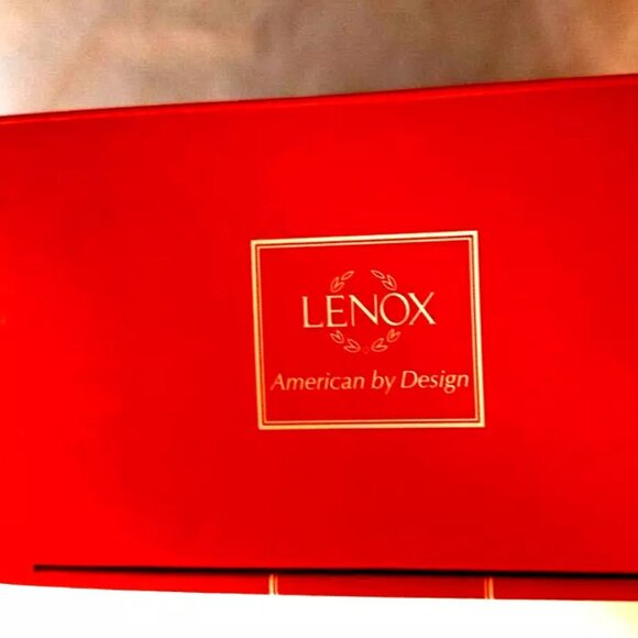 Christma Lenox Golden Lab DOG & PRESENT Salt and Pepper Shakers Holiday - Picture 3 of 4